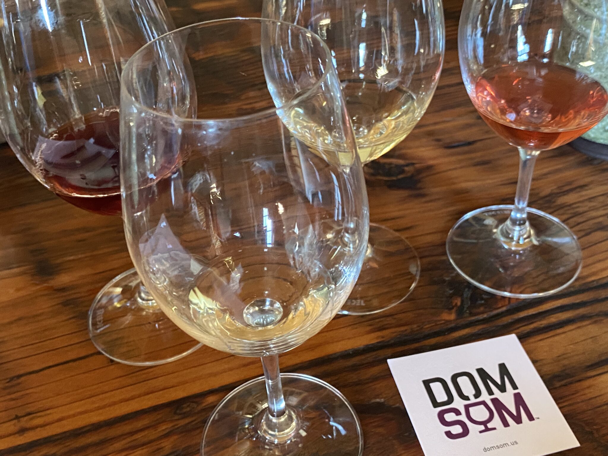 white-wine-flavor-profiles-domsom